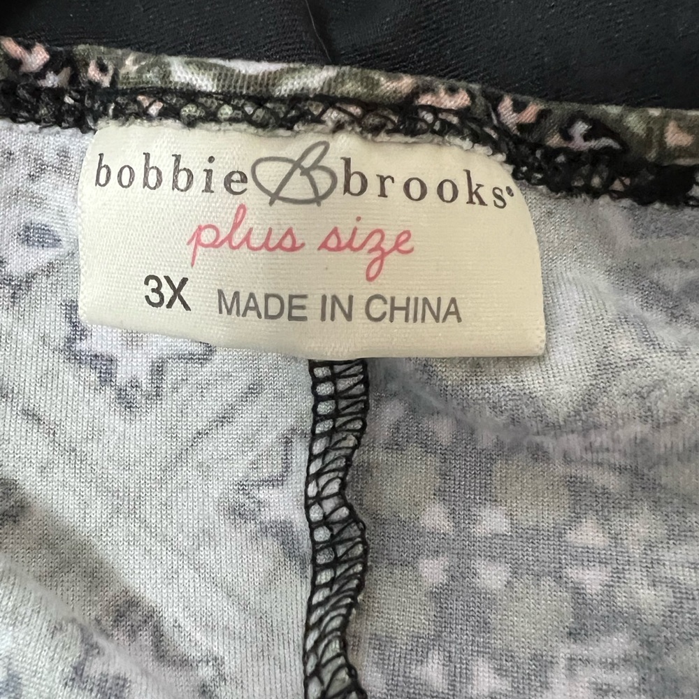 Bobbie Brooks Geometric Design Printed 3/4 Length Blouse - Picture 8 of 8